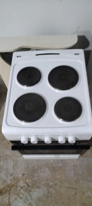 Электроплита с духовкой