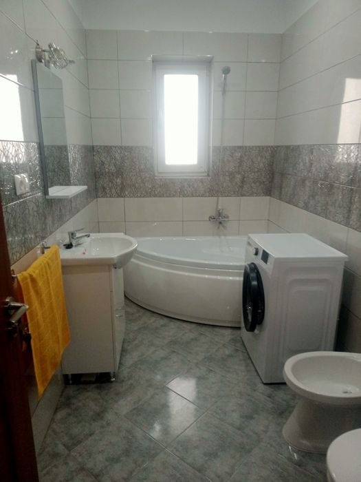 Închiriez apartament