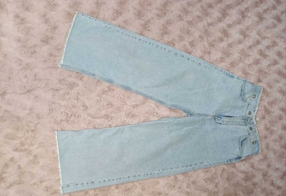 Продаються джинсы