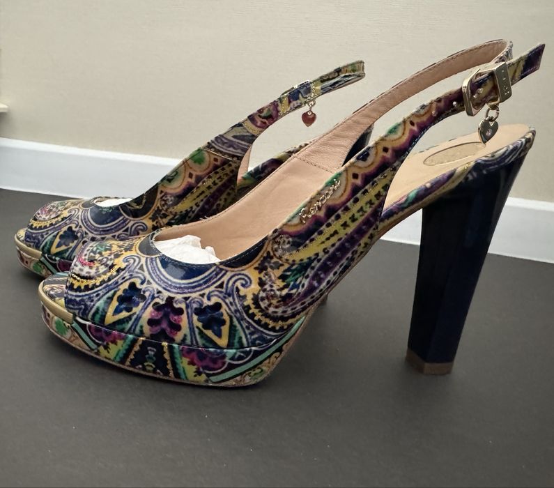 Продам босоножки. Италия