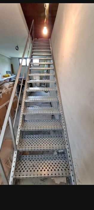 Scari zincatr pe comanda