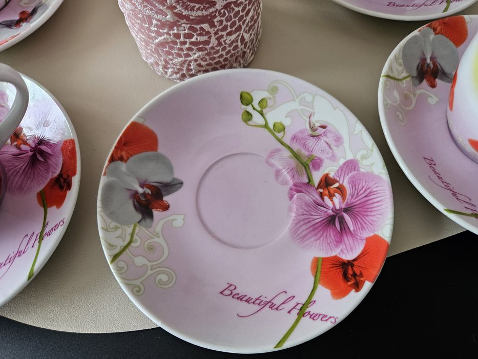 Кафени чаши с орихидеи+свещ