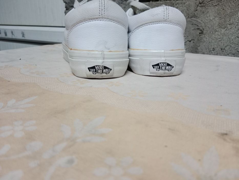 Продам кроссовки