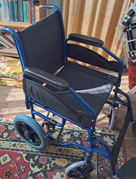 Инвалидная коляска.