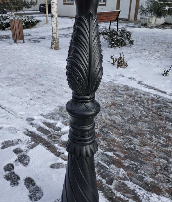 Stalp metalic iluminat - 3 brate, 3 globuri LED - 4.1m - negru