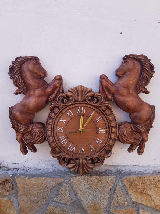 Дърворезба, часовници работещи, сувенири