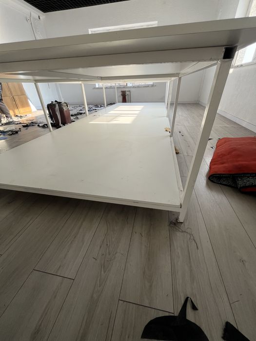 Продаются кроичные столы – 2 шт.