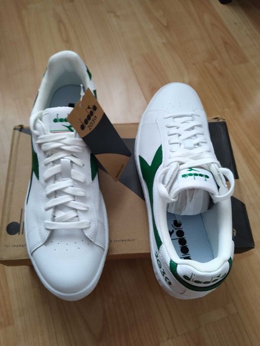 Vând adidași Diadora