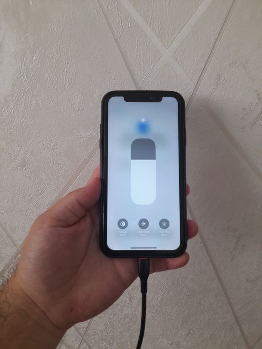 iPhone XR 64GB продам обмен описания