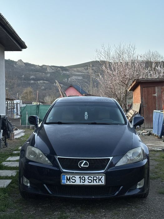 Vând LEXUS IS220d