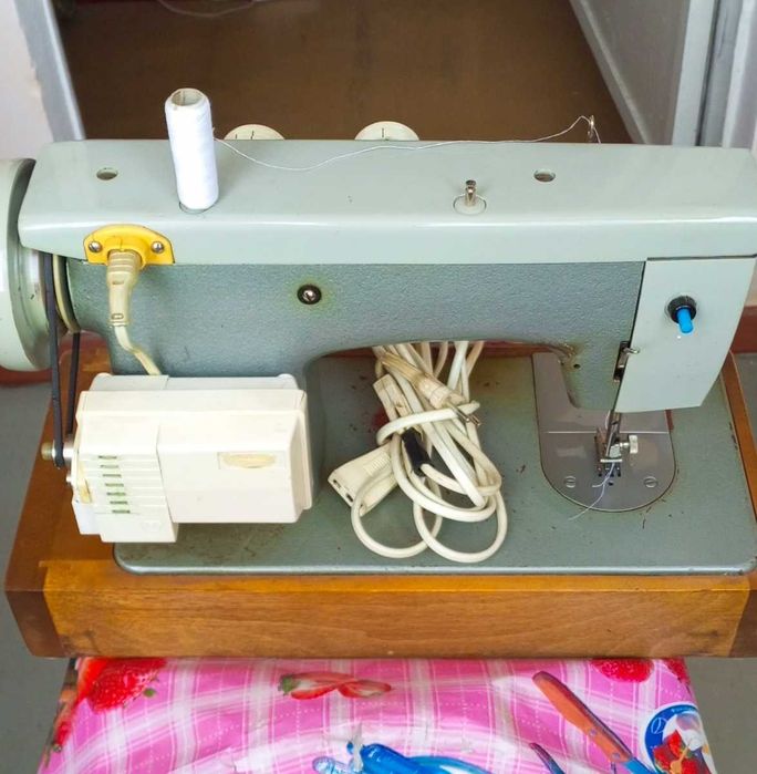 Швейная машина Чайка -3