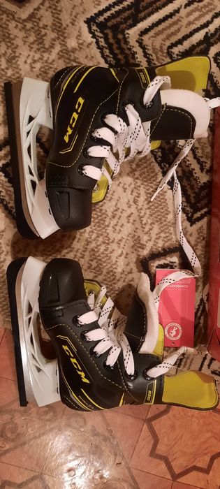 Коньки хоккейные