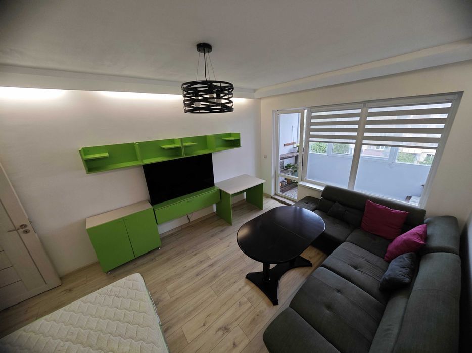 Продава се Тристаен апартамент в Варна, Автогара - 72 кв.м за 2403 €/кв.м - Снимка #2