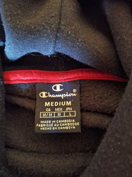 Vând trening original Champion nou