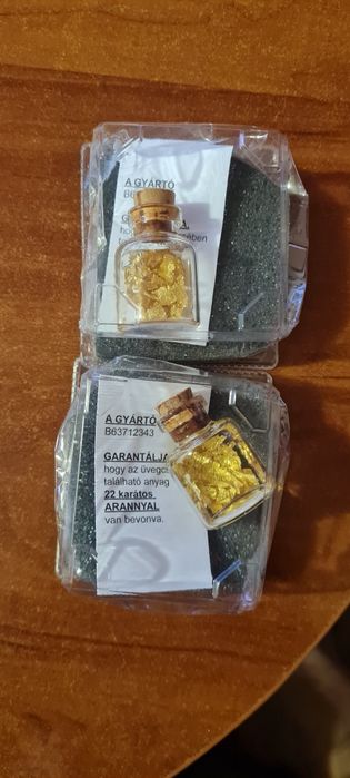 22каратова мини колбичка с златно фолио с сертификат перфектен подарък