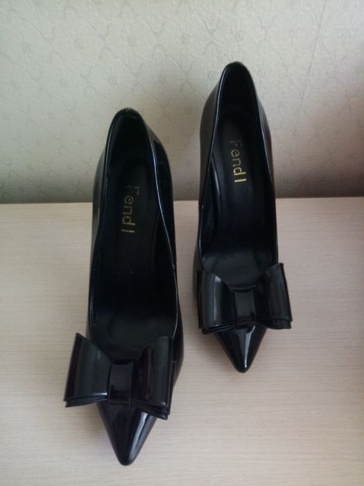 Новые лакированные туфли