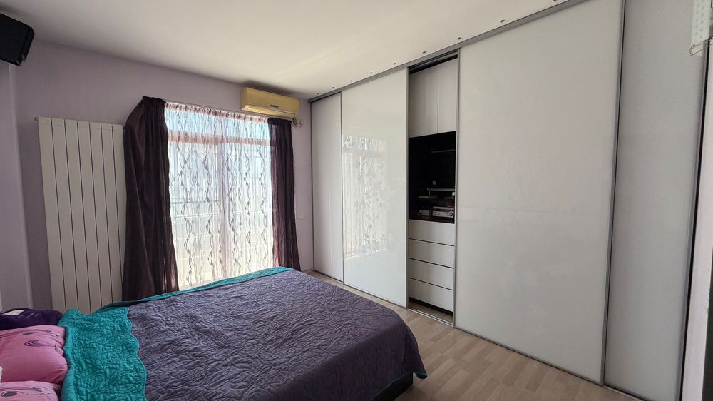 Apartament decomandat cu 3 camere si 2 bai, un loc de parcare inclus, situat în zona Compozitori