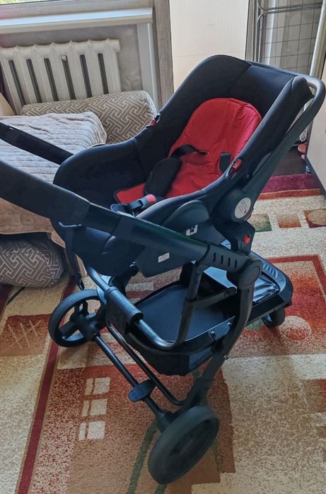 Продам детскую коляску  3 в 1