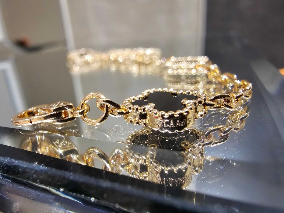 Van Cleef & Arpels VCA Rose Onyx 5 Motifs Sweet Alhambra Дамска Гривна