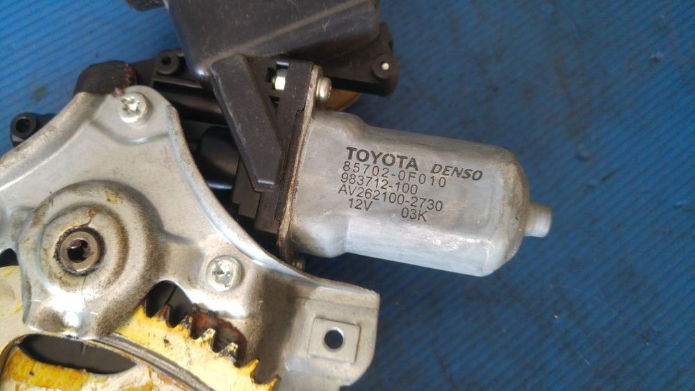 Macara cu motoras usa stanga fata toyota yaris p9 2005-2014 85702-0f010 983722103