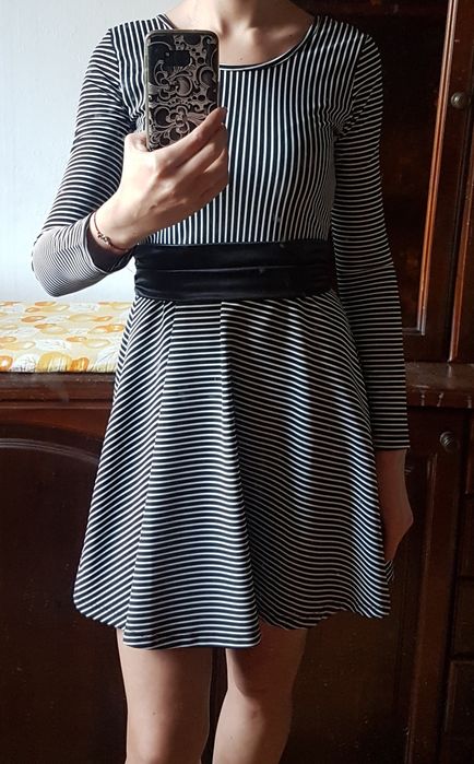 Рокля на райе с дълъг ръкав