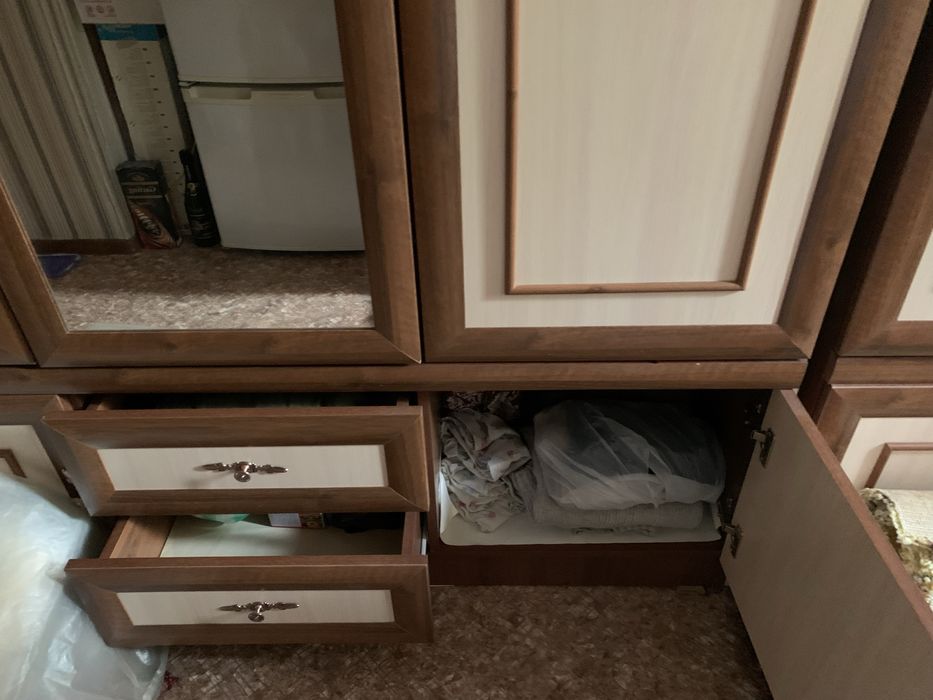 Трехдверные шкафы