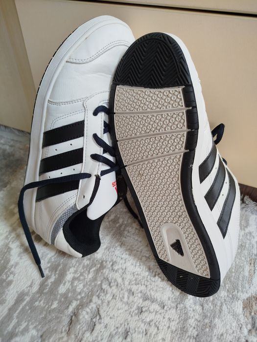 маратонки адидас , кожени номер 38