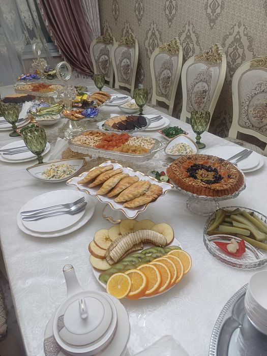 Продам стол и стулья в отличном состояние