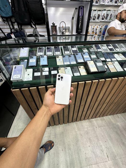 Ipxone 12 pro karobka dakument bor telifon yaxshi holatda