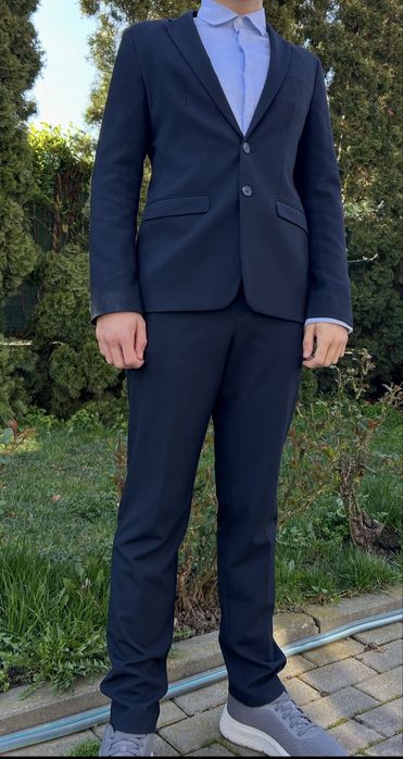 Costum/ uniforma  bleumarin baieti C&A inaltimea 170-180