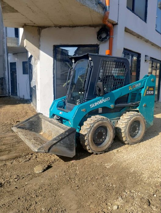 Бобкат мини багер и самосвал с кран скеле и хюнебеци