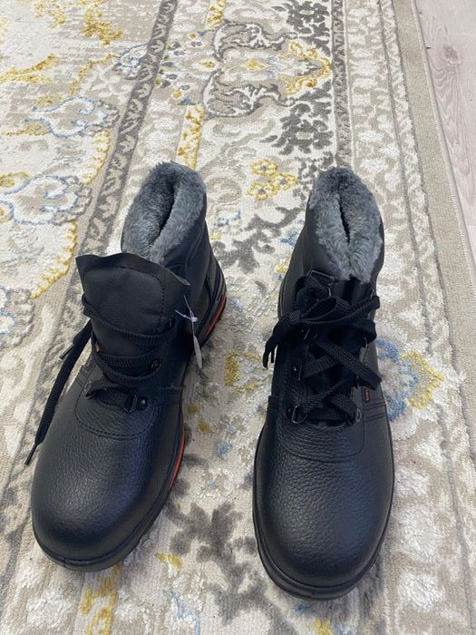 Продам обувь рабочую