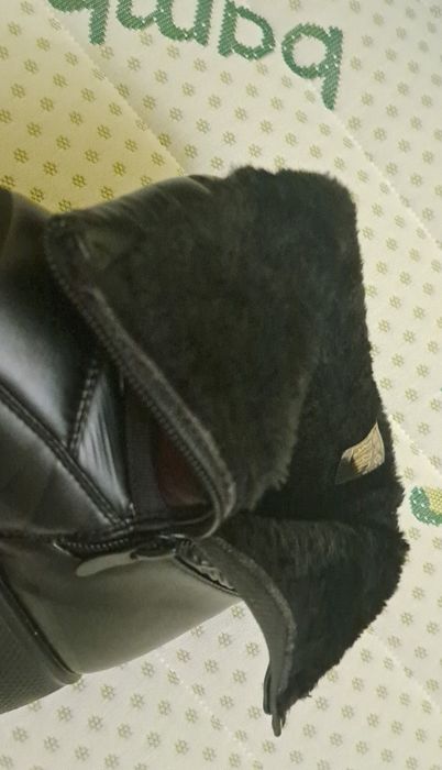 Botine  noi,îmblănite cu fermoar