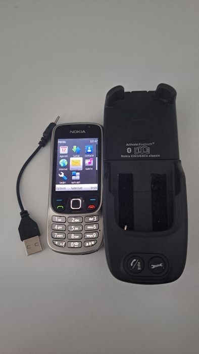 Nokia 6303i classic + suport auto original – stare bună