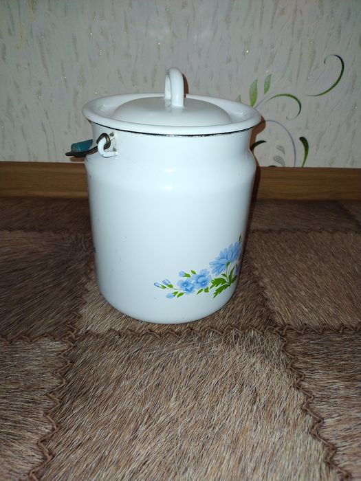 Продам эмалированый бидон