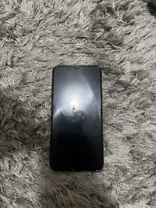 Vand iphone 11 pro max ! Bateria 100%