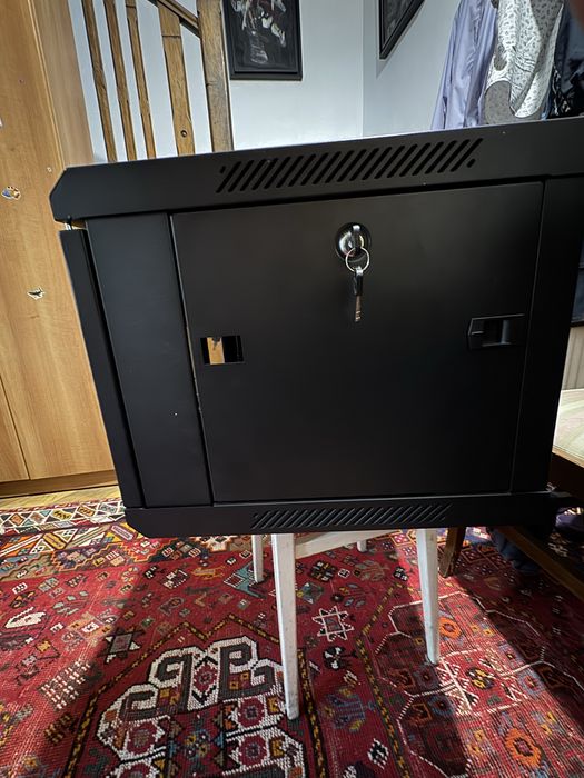 Vând rack dulap metalic pentru echipamente IT , DVR