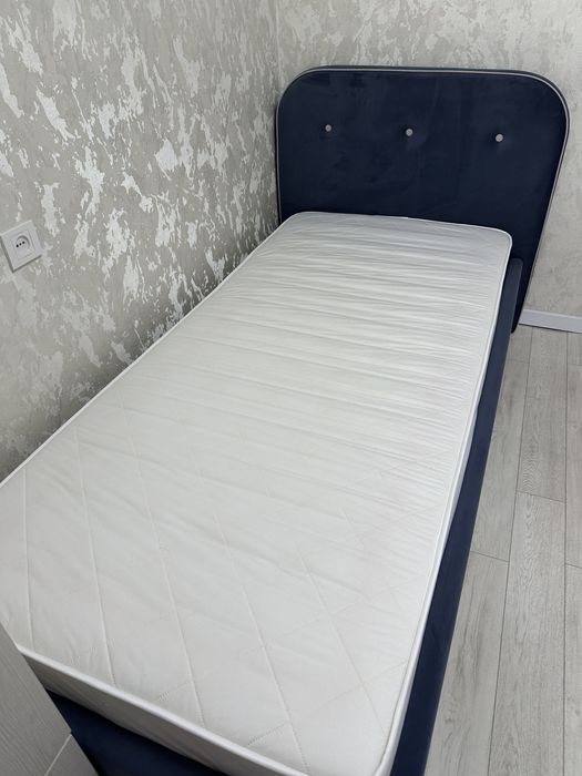 Продаётся односпальная кровать !