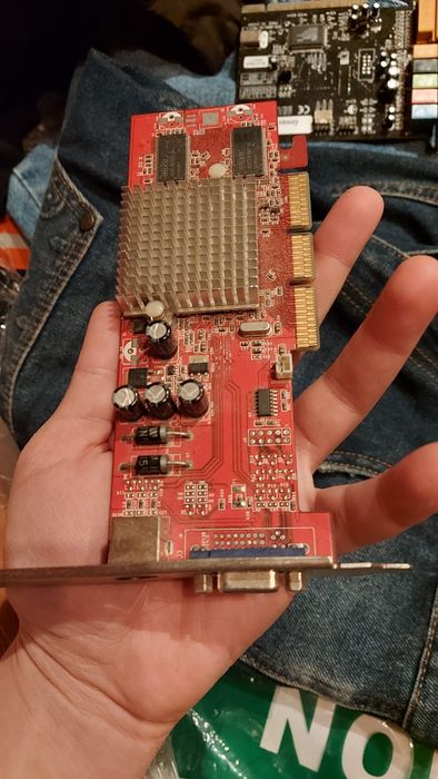 Placa video ATI Radeon + Placa sunet 5.1 Genius SBLGE6R043 SB LIVE PCI