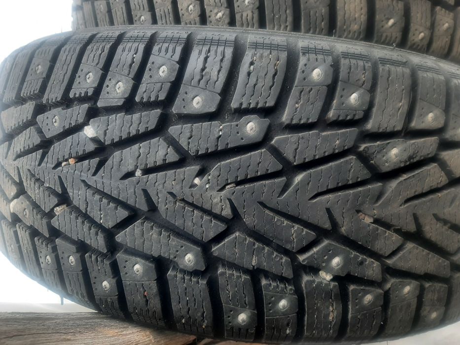 Продам шины 215/55/17 нокиа