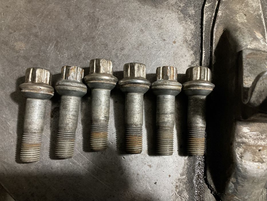 Болтове за Мерцедес