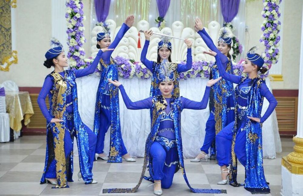 Продаю срочно танцевальные костюмы