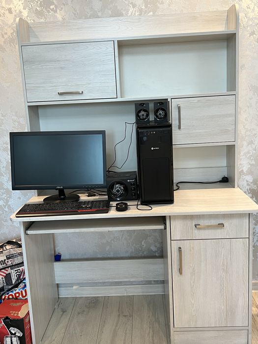 Kompyuter Asus va boshqa qo’shimcha buyumlari bilan