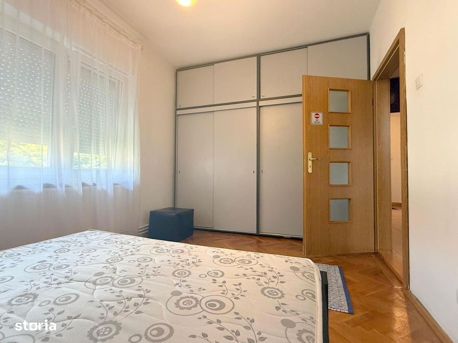Apartament 3 camere, str. Bucuresti, suprafata generoasa