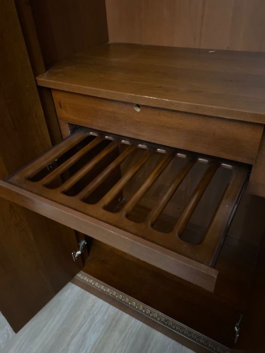 Продам шкаф из дерева