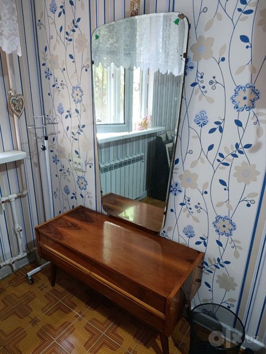 Шкаф, кровать, трюмо