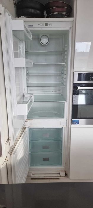 [Хладилник Liebherr]: Рафтове, чекмеджета, аксесоари