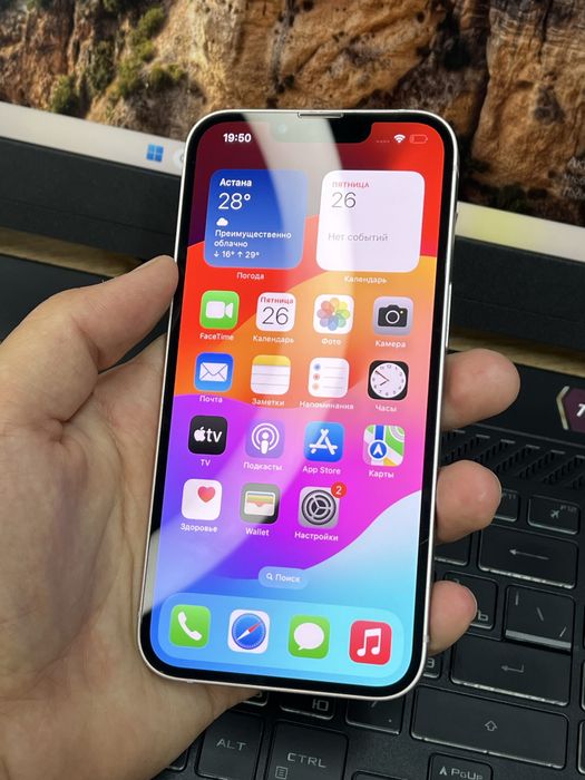 Телефон iPhone 13