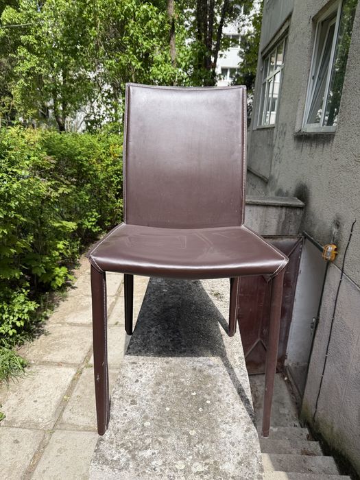 Scaun  cu spatar din piele