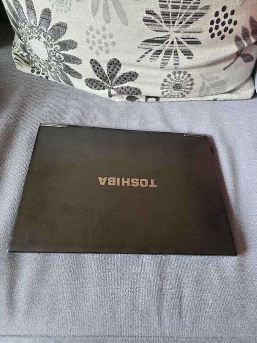 Interfata cu laptop Toshiba Z830  cu procesor I5-2,7gb cu RAM DDR3-6gb